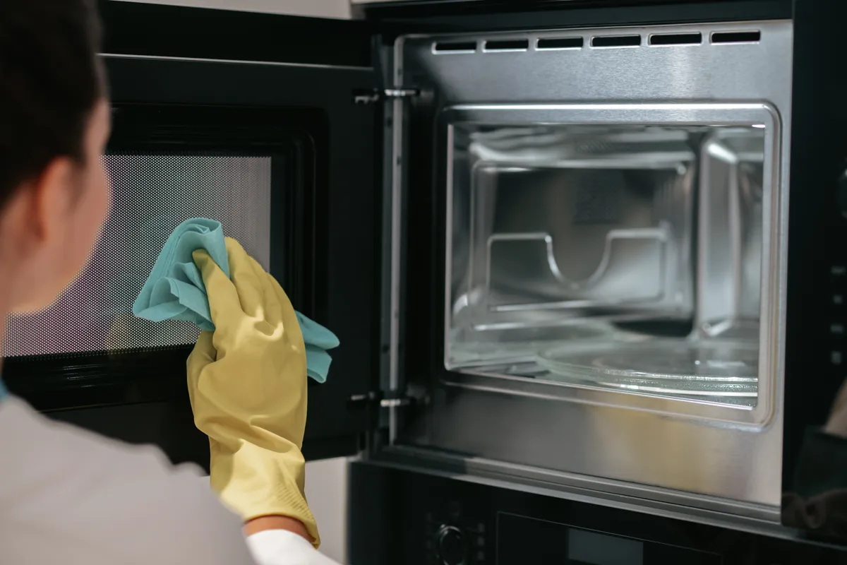 How to Prepare Your Oven for a Professional Clean